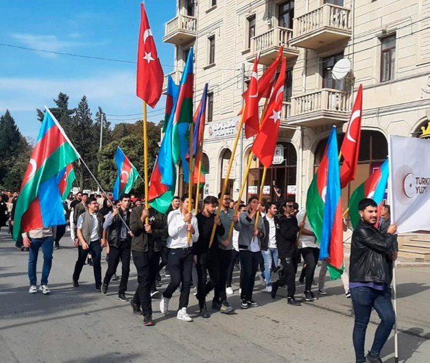 Gəncədə Türkiyə Cümhuriyyətinin yaranmasının 100-cü ildönümü münasibətilə yürüş keçirilir