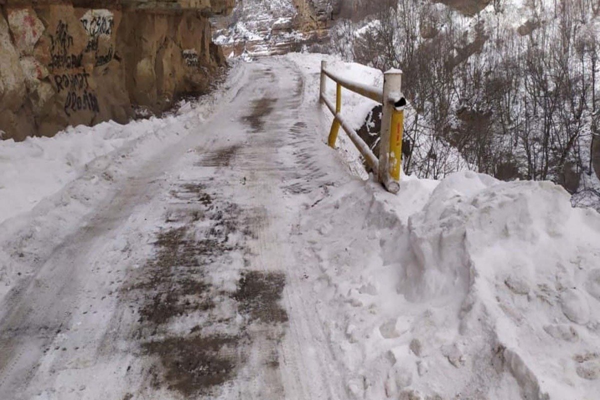 İsmayıllı Lahıc yoluna Yol-istismar İdarəsinin canlı qüvvəsi və texnikası  cəlb olunub.