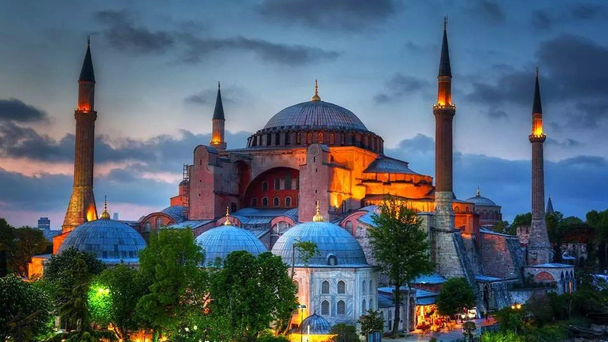 İstanbulda Ayasofya məscidinə turistik məqsədlə giriş ödənişli olacaq