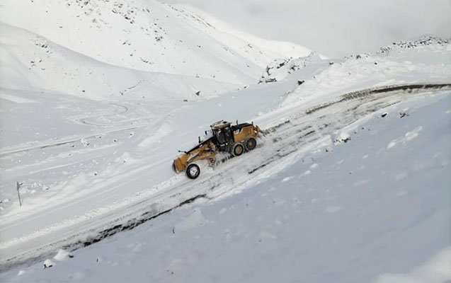 Yollar buz bağlayıb