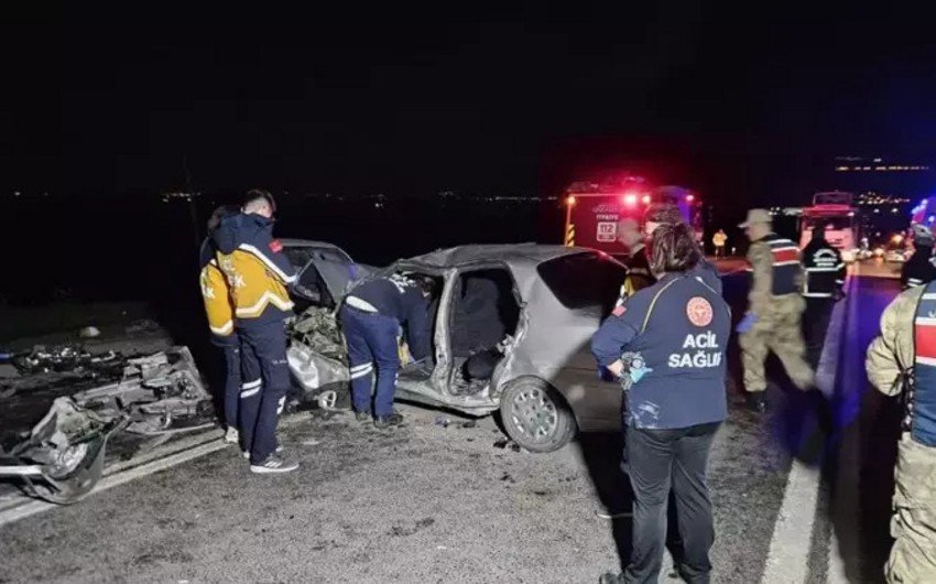 Qaziantepdə ağır yol qəzasında 2 nəfər ölüb, 6 nəfər yaralanıb