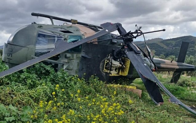 Trkiyədə hərbi helikopter təcili eniş edib