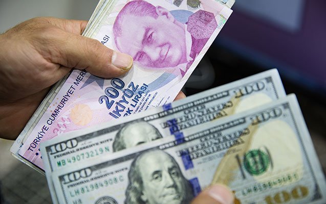 Lirə dollar qarşısında tarixi minimuma enib