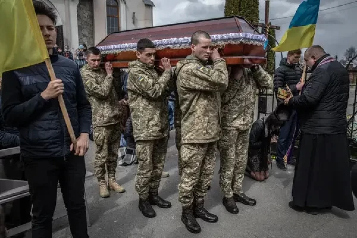 Ukrayna daha 140 hərbçisinin meyitini geri qaytarıb