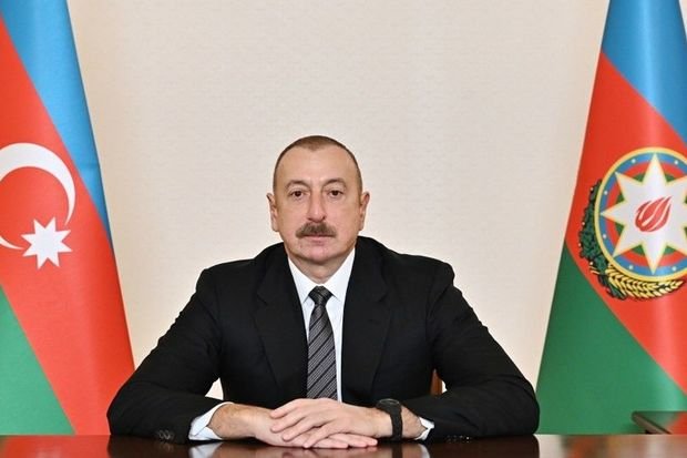 Prezident İlham Əliyev Gəncədə ulu öndərin abidəsini ziyarət edib