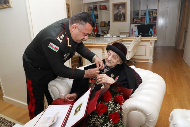 102 yaşlı veteran təltif edilib - FOTO