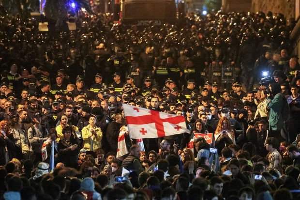 Gürcüstanda bir neçə partiya parlamentin işini boykot edib