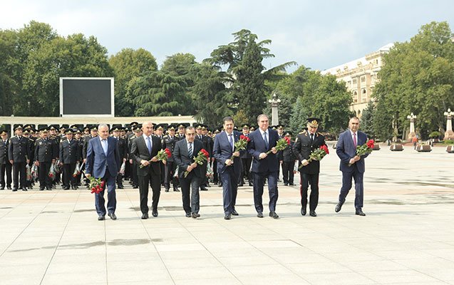 Niyazi Bayramov polis işçilərini təltif etdi - Fotolar