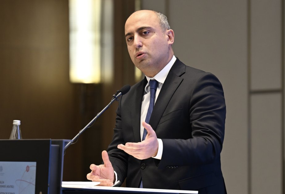 Emin Əmrullayev iki prorektoru işdən çıxardı