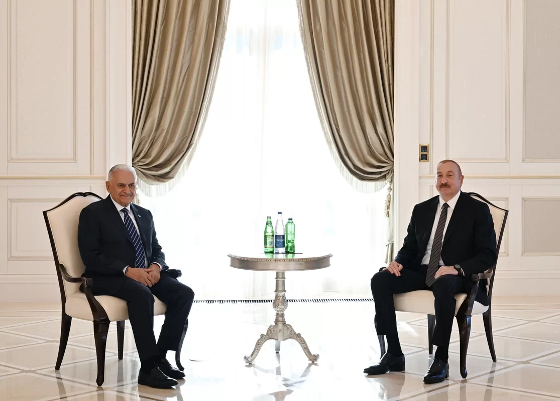 İlham Əliyev Qəbələdə TDT-nin Ağsaqqallar Şurasının sədrini qəbul edib