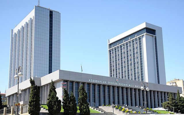 Milli Məclisin binası jurnalistlər üçün həbsxanaya çevrilib...”