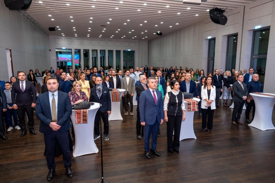 Berlində Dünya Azərbaycanlılarının Həmrəyliyi Günü və Yeni il münasibətilə bayram tədbiri təşkil olunub
