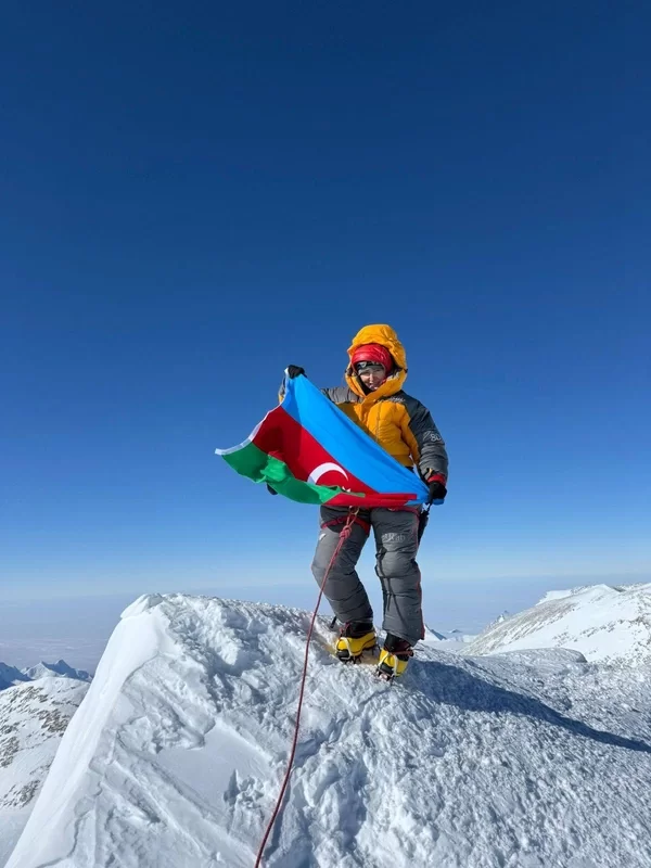 Azərbaycan alpinisti Antarktidanın ən yüksək zirvəsini fəth edib