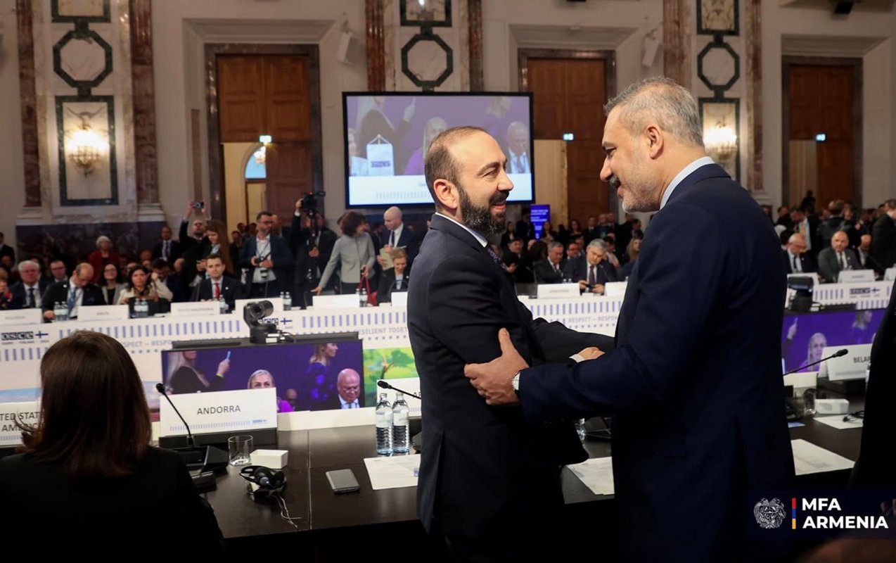 Mirzoyanla Hakan Fidan Vyanada görüşdü