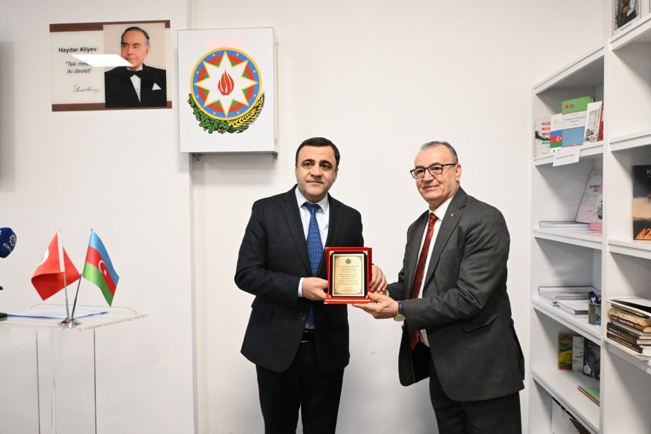 Ankarada kərküklü yazıçının Azərbaycana həsr olunan kitablarının təqdimatı keçirilib
