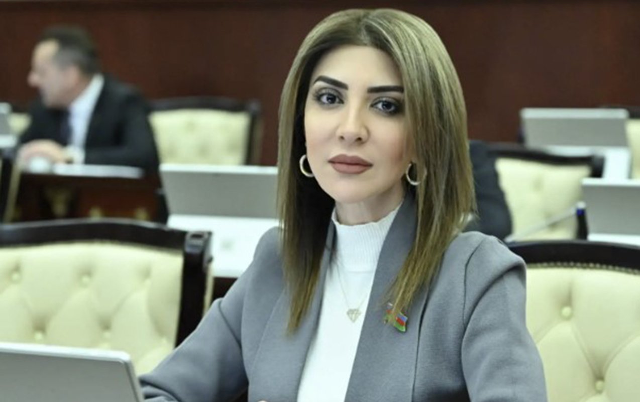 Deputat öz yerini qızına verdi