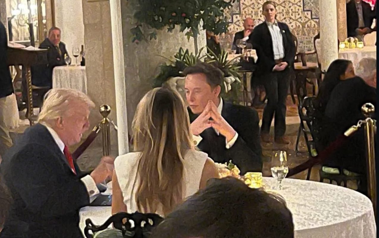 Tramp və xanımı ilə şam yeməyindən foto paylaşdı