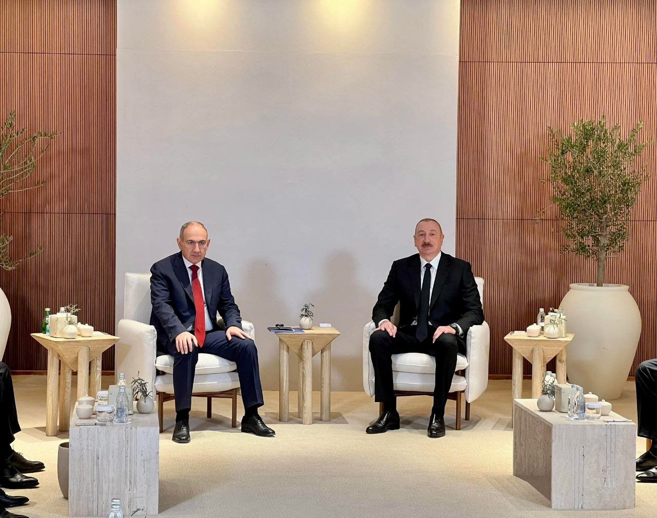 Əliyev və Paşinyan nəyi müzakirə etdi?