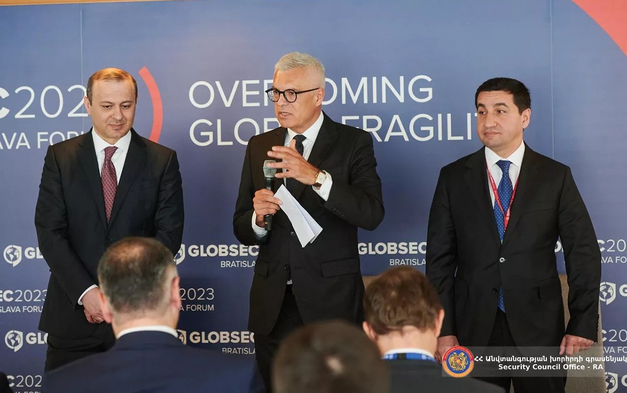 Hikmət Hacıyevlə Armen Qriqoryan panel müzakirələrində iştirak edəcəklər