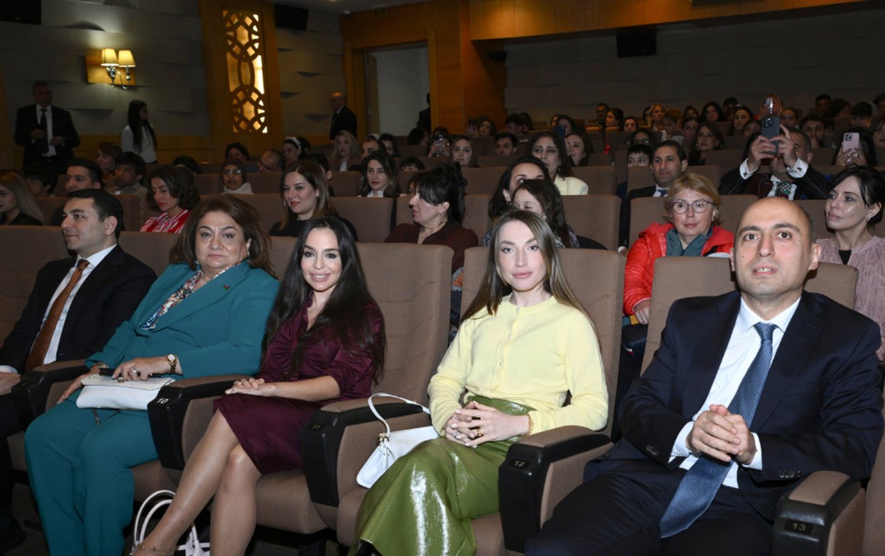 Əliyevalar film təqdimatına qatıldılar