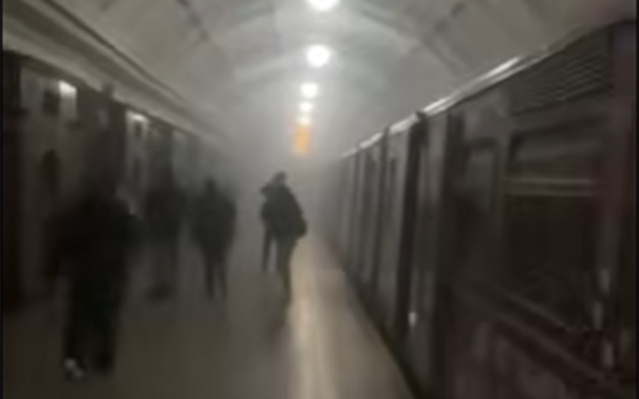 Moskva metrosunda tüstülənmə